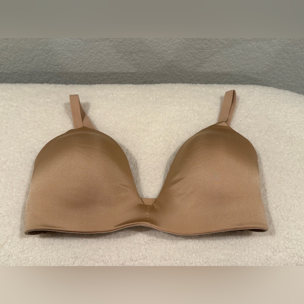 SKIMS Tan wireless bra 34E (DD)